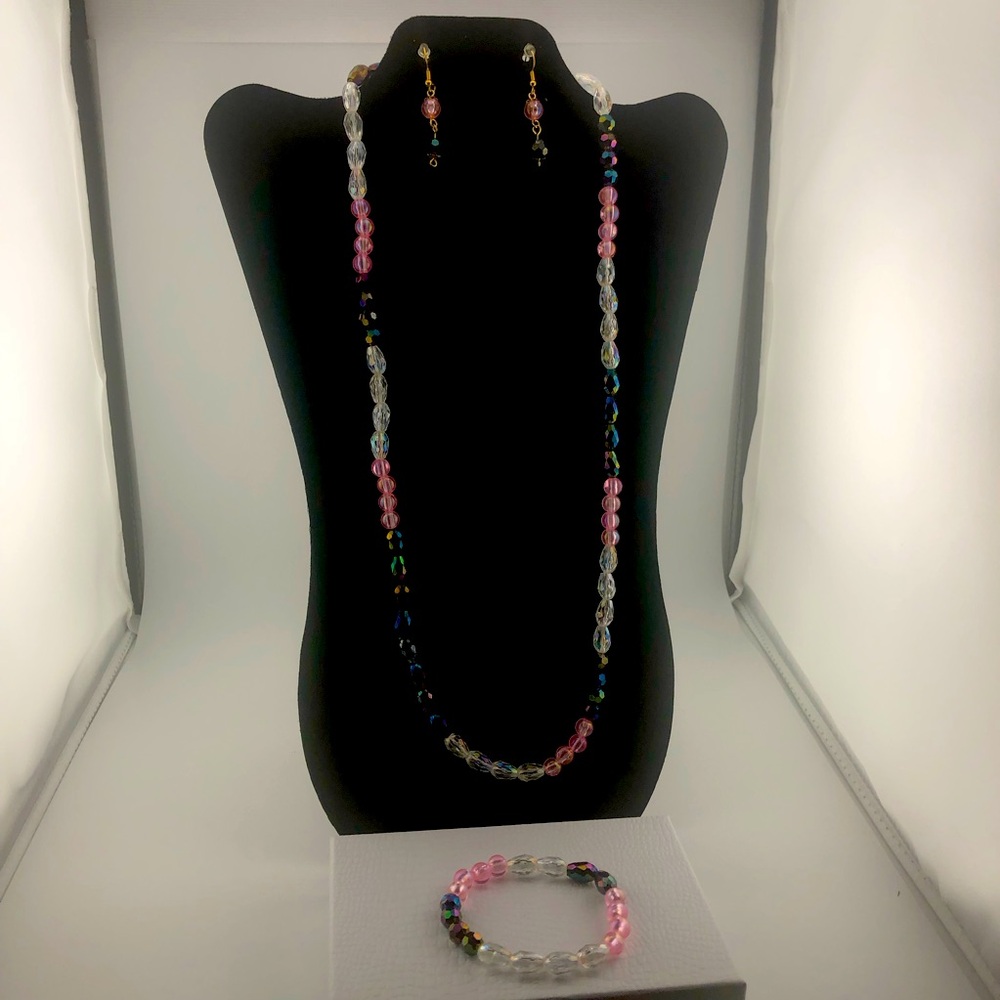 Three piece pearl necklace, bracelet, earrings, set. pink, Crystal, Glass pearls